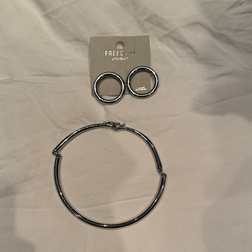 NWT Topshop Freedom Silver Hoop Earrings and Necklace Set